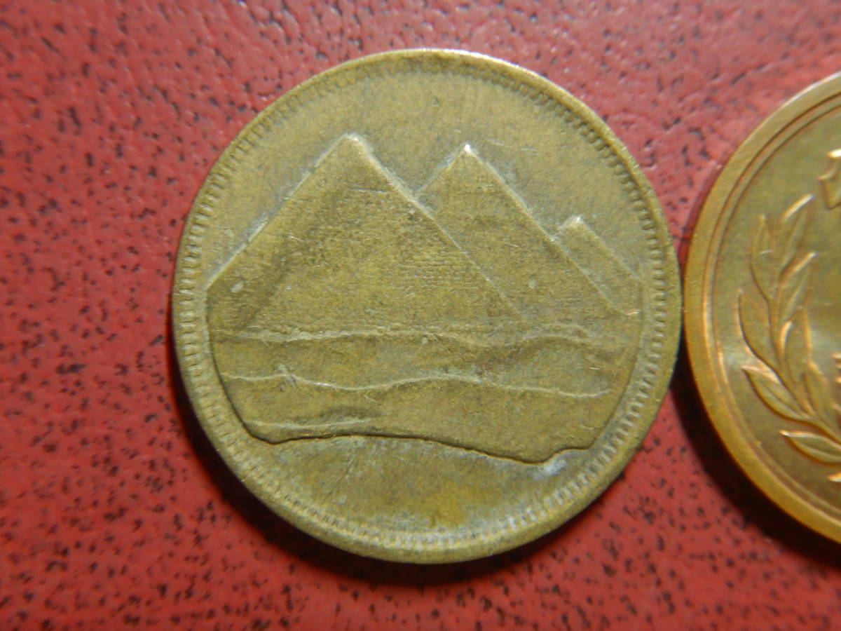 ピラミッド　コイン