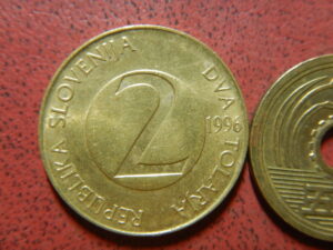 2トラーリア　コイン