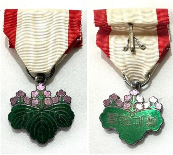 純銀製　勲章